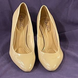 Abella True comfort pumps. Nude in colour. Size US 10M.